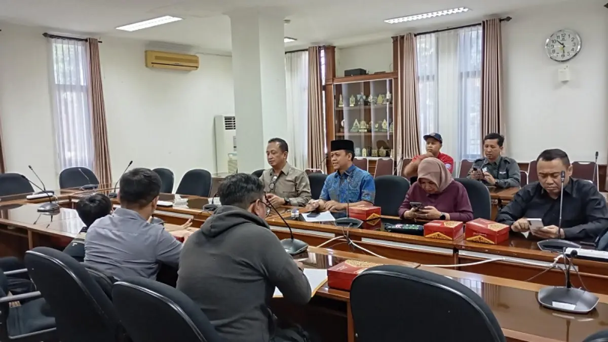 AUDIENSI: Perwakilan keluarga korban didampingi kuasa hukumnya saat melakukan audiensi di Kantor DPRD Kota Jogja, Jumat (10/7/2026). IWAN NURWANTO/RADAR JOGJA

