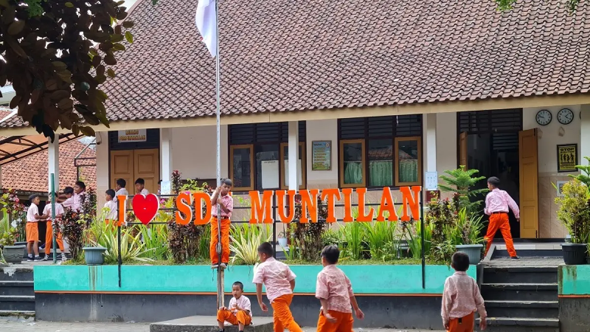 CERIA: Siswa di SD Negeri Muntilan bermain bersama di halaman sekolah saat jam istirahat. NAILA NIHAYAH/RADAR JOGJA
