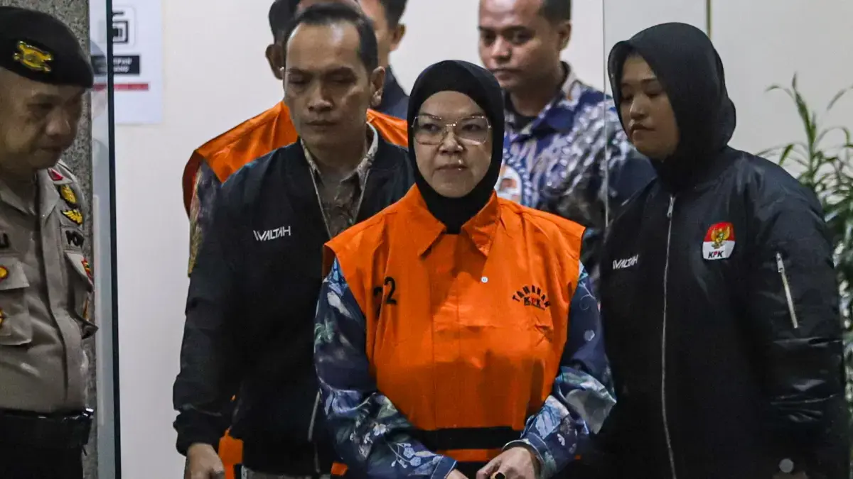 KPK tahan Bupati Sukoharjo Etik Suryani. (Salman Toyibi/Jawa Pos)