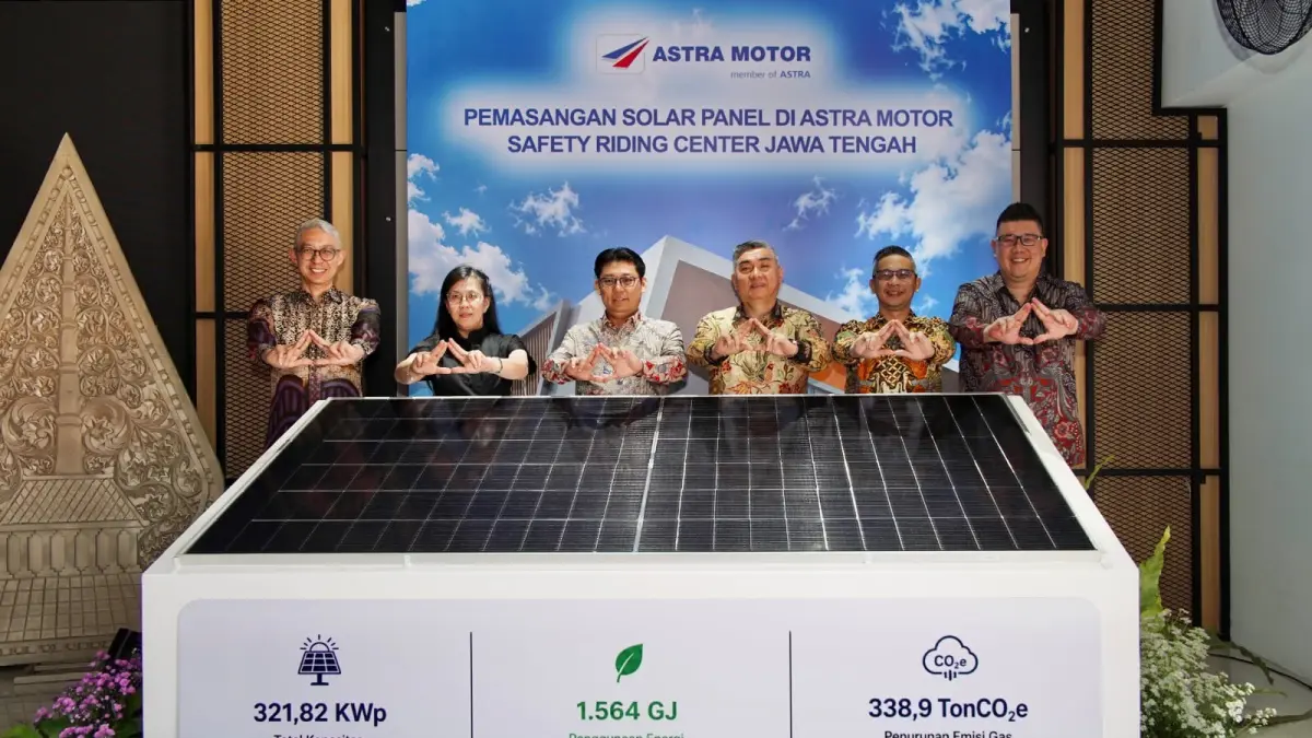 Dalam rangkaian peringatan Hari Ulang Tahun (HUT) ke-56, Astra Motor meresmikan penggunaan sistem Solar Photovoltaic (Solar PV) berkapasitas 40 kilowatt peak (kWp) di Astra Motor Safety Riding Center Jawa Tengah,