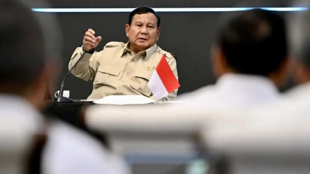 Presiden Prabowo Subianto memimpin rapat terbatas mengenai Koperasi Desa/Kelurahan Merah Putih (KDKMP) dan program Makan Bergizi Gratis (MBG) di Istana Kepresidenan RI, Jakarta, Rabu (15/7/2026). (Sumber: ANTARA/HO-BPMI Sekretariat Presiden).