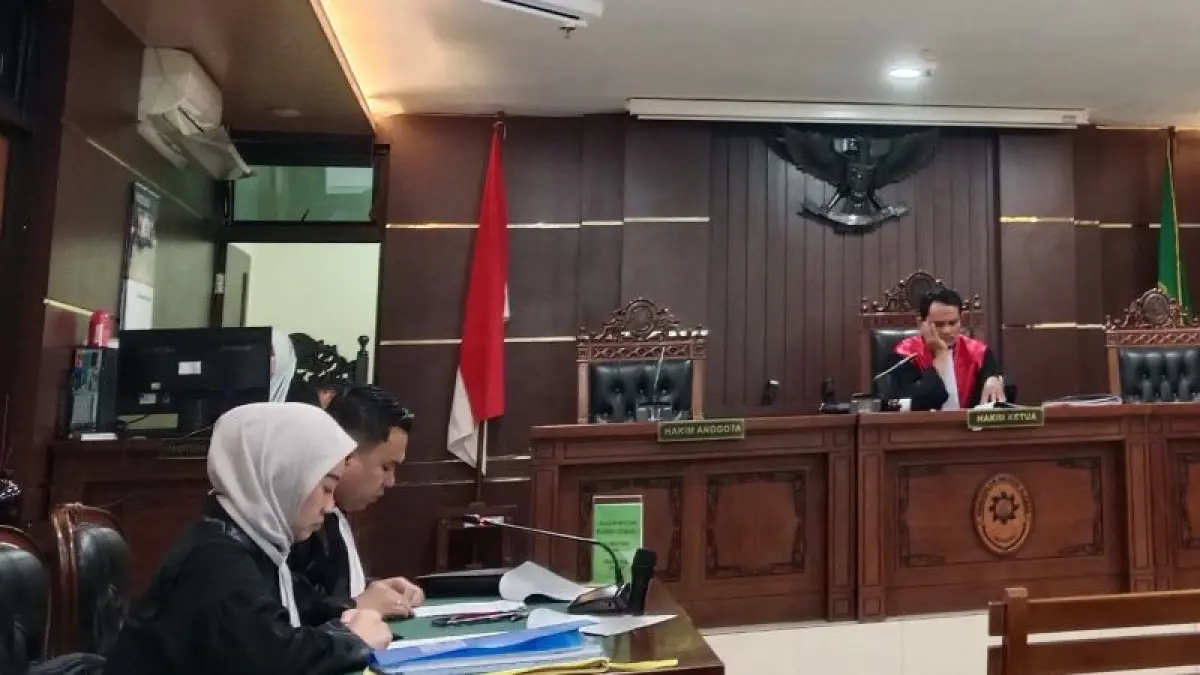 PROSES HUKUM: Sidang praperadilan Raudi Akmal dengan agenda pembacaan replik di Ruang Sidang Cakra Pengadilan Negeri Sleman Selasa (21/7). (Delima&nbsp;Purnamasari/Radar Purworejo)