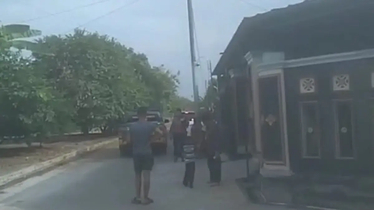 KPK menggeledah rumah SD, sopir eks bupati Sukoharjo di Desa Bakalan, Polokarto, Selasa (28/7). (ISTIMEWA)