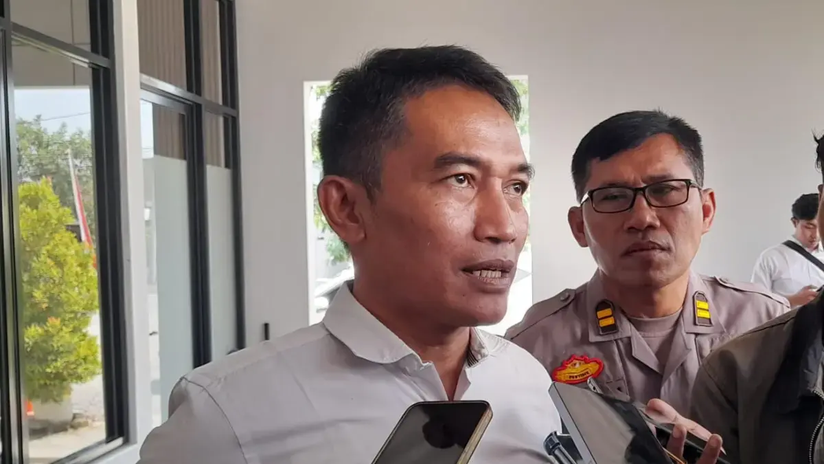 Kasat Reskrim Polres Karanganyar AKP Wikan Sri Kadiono beberkan perkembangan kasus koperasi bermasalah. (Rudi Hartono/Radar Solo)