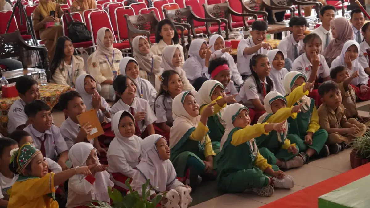 Anak-anak mengikuti peringatan Hari Anak Nasional (HAN) ke-42 Wonogiri di pendapa Rumah Dinas Bupati Wonogiri, Selasa (11/8). (Iwan Adi/Radar Solo)