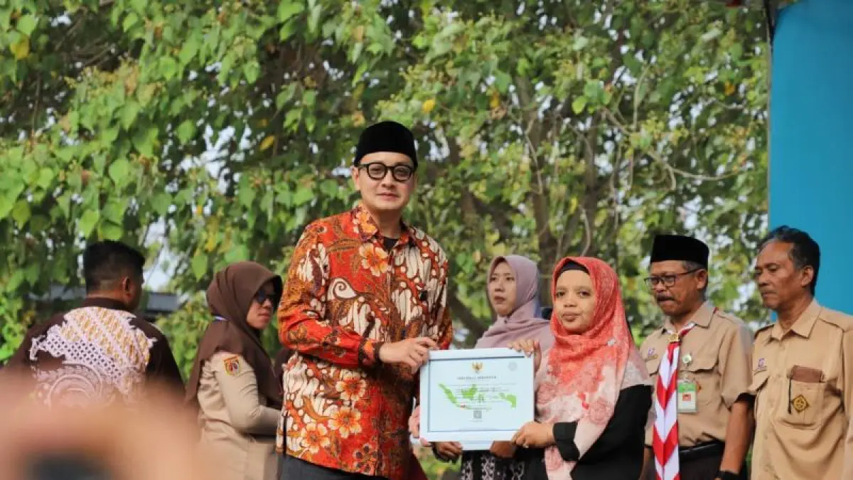 JAGA LITERASI : Wakil Bupati Purworejo Dion Agasi Setiabudi turut membuka Festival Literasi Purworejo yang berlangsung di kompleks Dinas Perpustakaan dan Kearsipan (Dinpusip) Purworejo. (Dokumentasi Prokopim Purworejo)