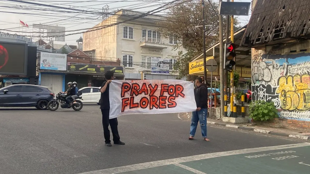 Mahasiswa di DIJ sedang menggalang dana bantuan untuk korban gempa di NTT. Cintia Yuliani/Radar Jogja