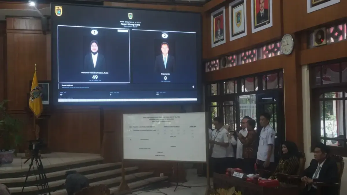 Perolehan suara kedua cawabup dalam rapat paripurna dengan agenda pemungutan dan penghitungan suara pemilihan Wabup Klaten Sisa Masa Jabatan Tahun 2025-2030, Rabu (26/8). (Angga Purenda/Radar Solo)