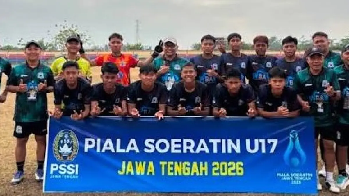 Pemain Persak Kebumen U-17 bersiap menghadapi pertandingan babak perempat final Piala Soeratin Jawa Tengah 2026. (Dokumentasi Persak Kebumen U-17)