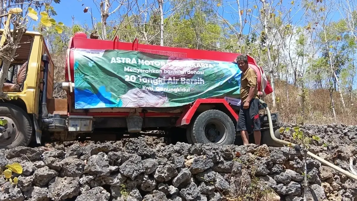 Astra Motor Yogyakarta kirim 20 tangki air untuk warga Gunungkidul.