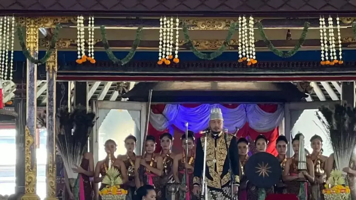 Raja Keraton Kasunanan Surakarta Hadiningrat, Paku Buwana (PB) XIV Hangabehi, menggelar upacara adat kenaikan tahta, Sabtu, 5 September 2026