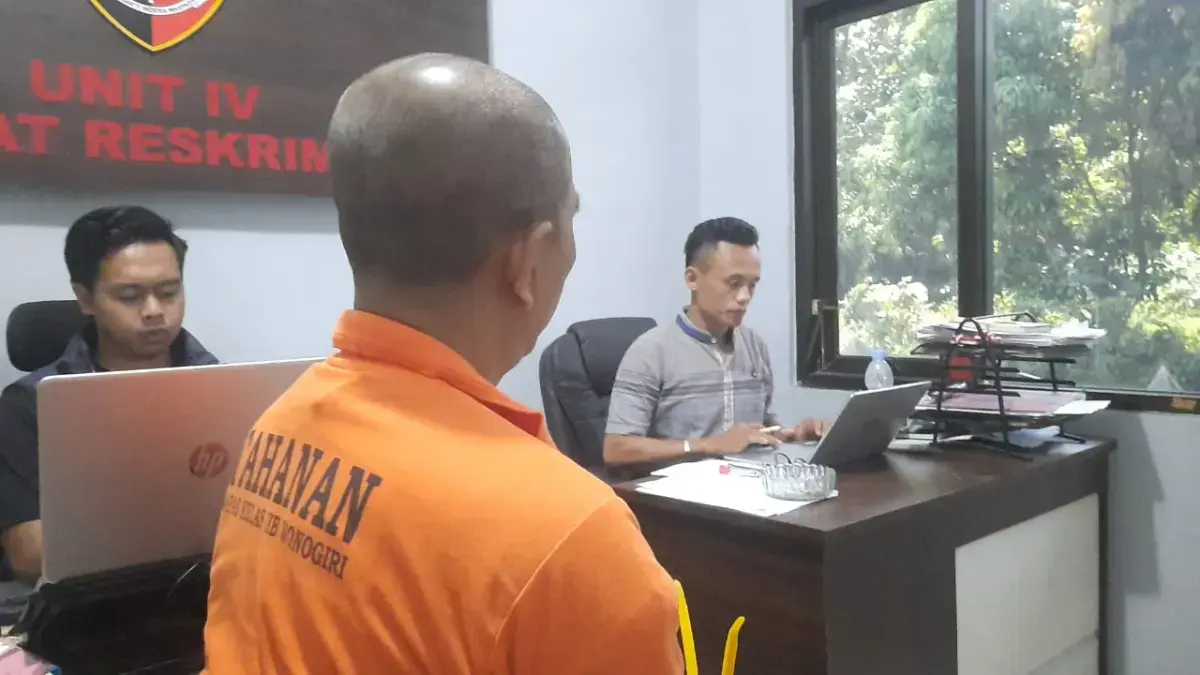 J, oknum guru cabul menjalani pemeriksaan di Mapolres Wonogiri belum lama ini.&nbsp;Dok Polres Wonogiri