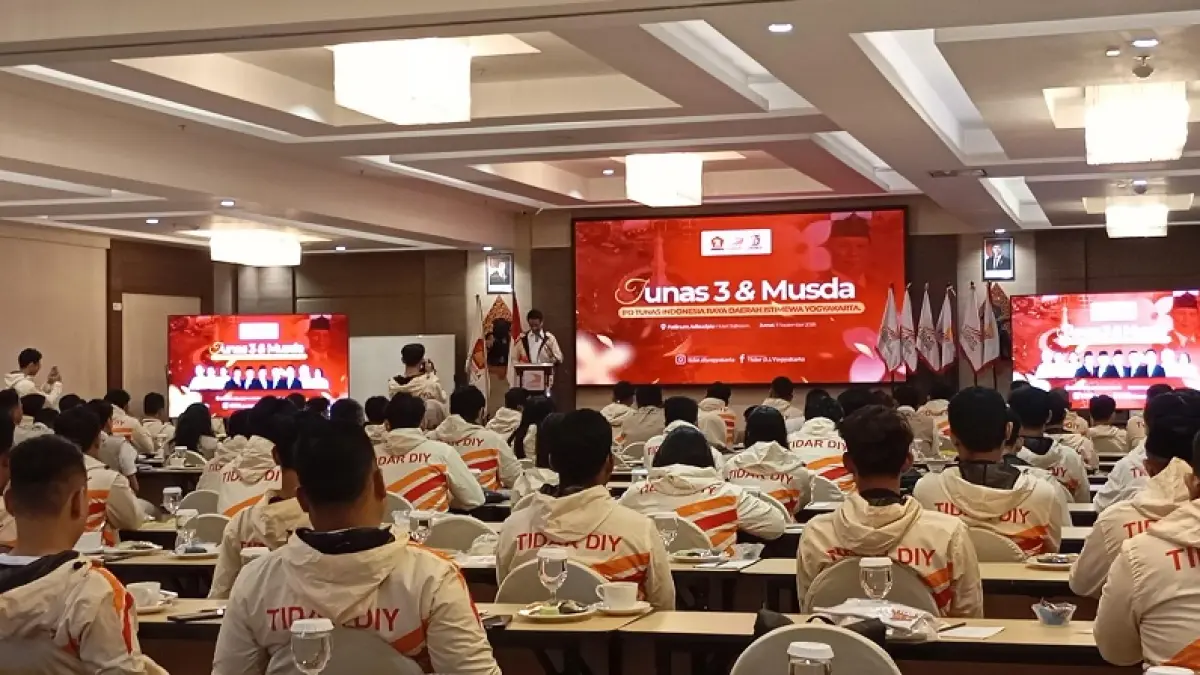BERSIAP:&nbsp;Jajaran pengurus Partai Gerindra DIY bersama dengan kader Tidar saat melaksanakan musyawarah daerah (musda) dan agenda Tunas 3 pada salah satu hotel di Jogjakarta, Jumat (11/9/2026). IWAN&nbsp;NURWANTO/RADAR JOGJA
