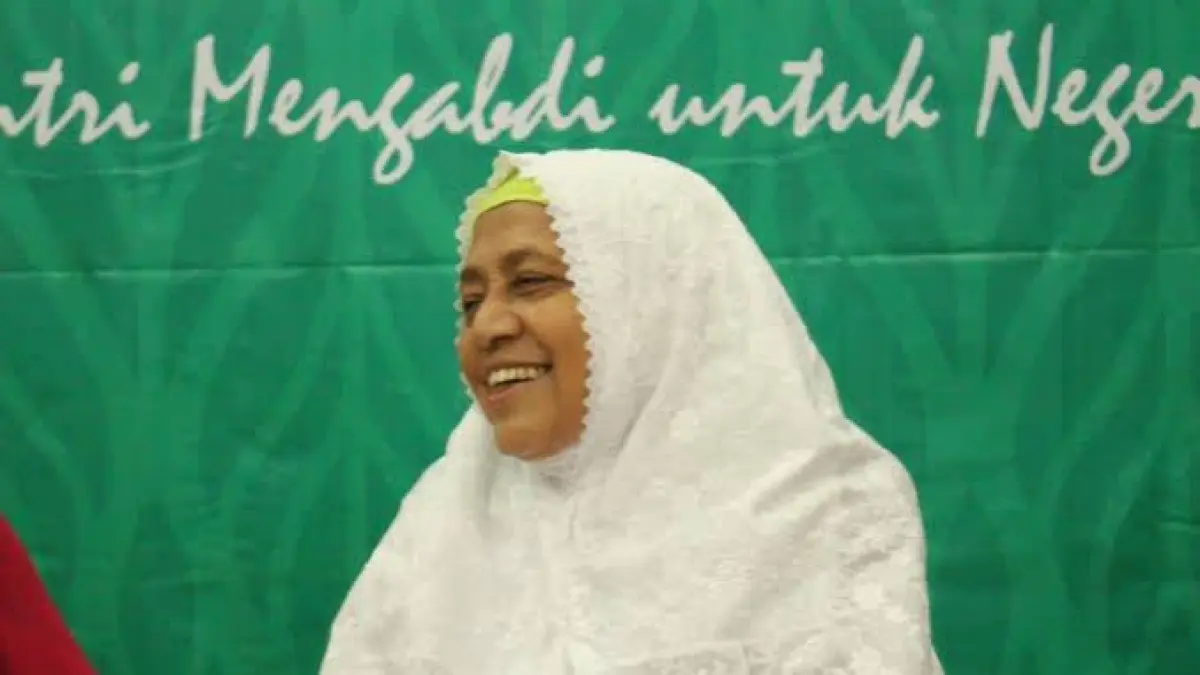 Ibu Nyai Husnul Khotimah Warsun