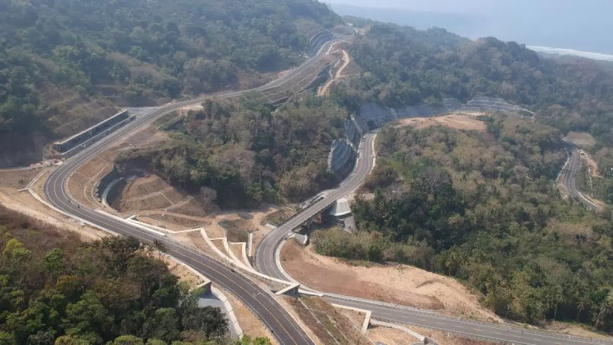 Kelok 23 yang menghubungkan Kabupaten Bantul dan Kabupaten Gunungkidul. (Guntur Aga Tirtana/Radar Purworejo)
