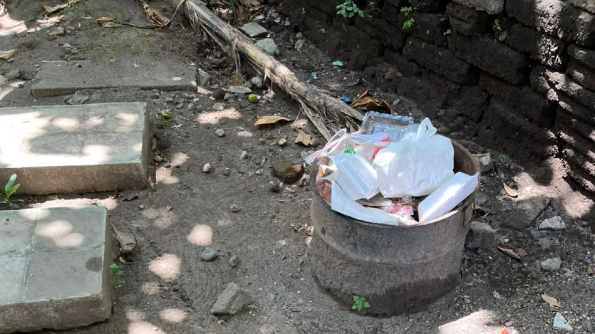 Setiap Hari Bersihkan Sisa Makanan di Tamjam USD, Pak Riyan Berharap Kesadaran Mahasiswa Meningkat