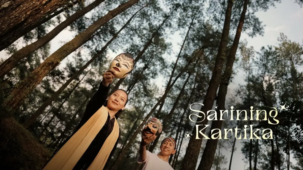 Sarining Kartika tentang kisah tentang cinta yang tak harus memiliki, di mana ketulusan hidup dalam kekaguman yang abadi.
(Sumber: YouTube)