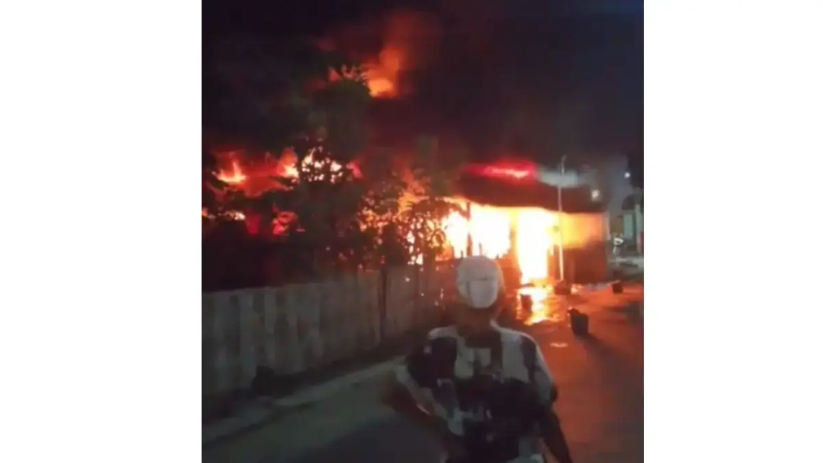 Tangkapan layar kebakaran rumah di Dusun Trayon, Desa Klumprit, Mojolaban, Sukoharjo, Kamis petang (17/9). ISTIMEWA