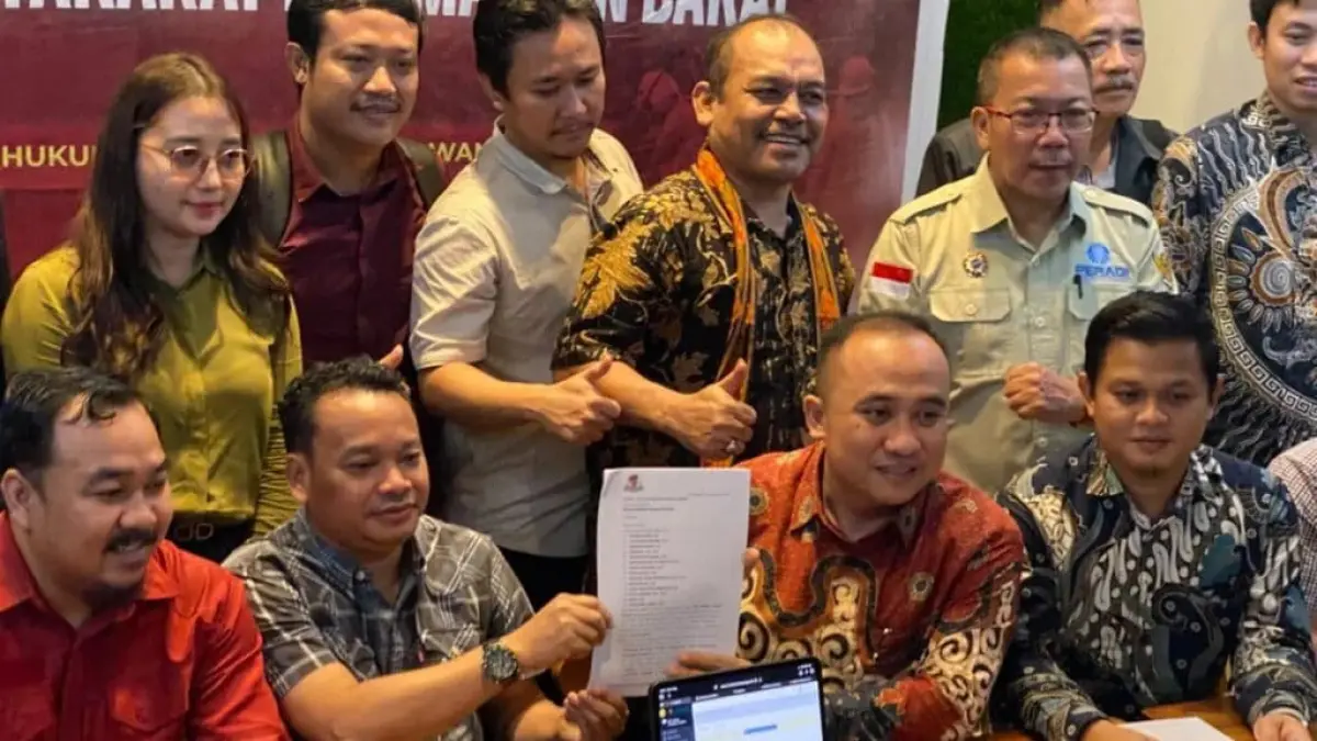 Menggunakan mekanisme gugatan kelompok (class action), warga Kalimantan Barat mendatangi PN Pontianak untuk menuntut pertanggungjawaban pemerintah atas kelalaian penanganan Karhutla. Sidang perdana kasus ini dijadwalkan akan digelar pada 7 Oktober 2026. (Dok. via X @LambeSahamjja )