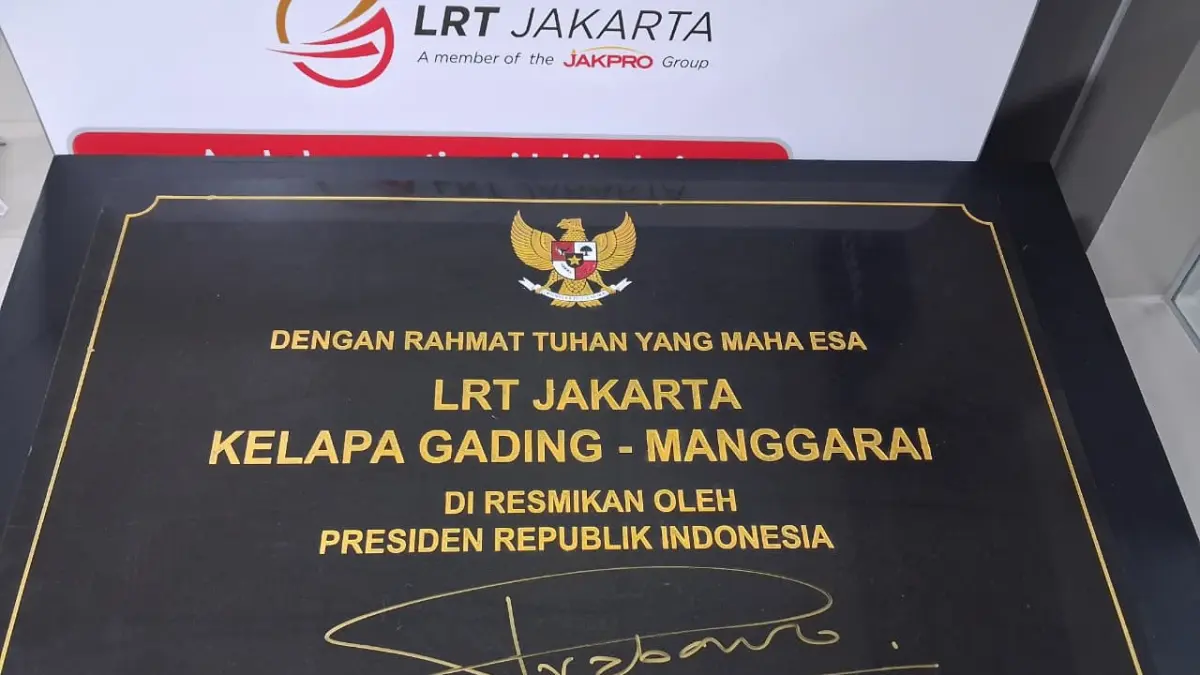 Kesalahan ejaan pada prasasti peresmian LRT Jakarta jalur Kepala Gading-Maggarai jadi sorotan. (dok. via X @RuteRoyalS12)