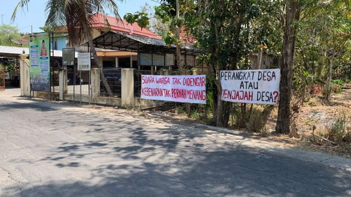 BENTUK PROTES: Warga Padukuhan Karang Tuksono memasang puluhan baner menolak tambang pasir di Kulon Progo. (ANOM BAGASKORO/RADAR PURWOREJO)