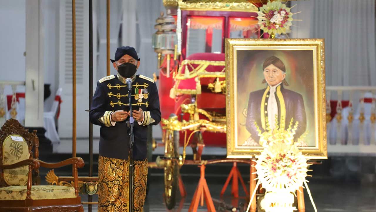 PATRIOT: Suasana saat Bupati Purworejo Agus Bastian memberikan sambutan dalam sidang paripurna istimewa DPRD Kabupaten Purworejo tentang Hari Jadi Ke-190 Kabupaten Purworejo di Ruang Paripurna DPRD Kabupaten Purworejo Sabtu (28/2). (Budi agung/radar purwo