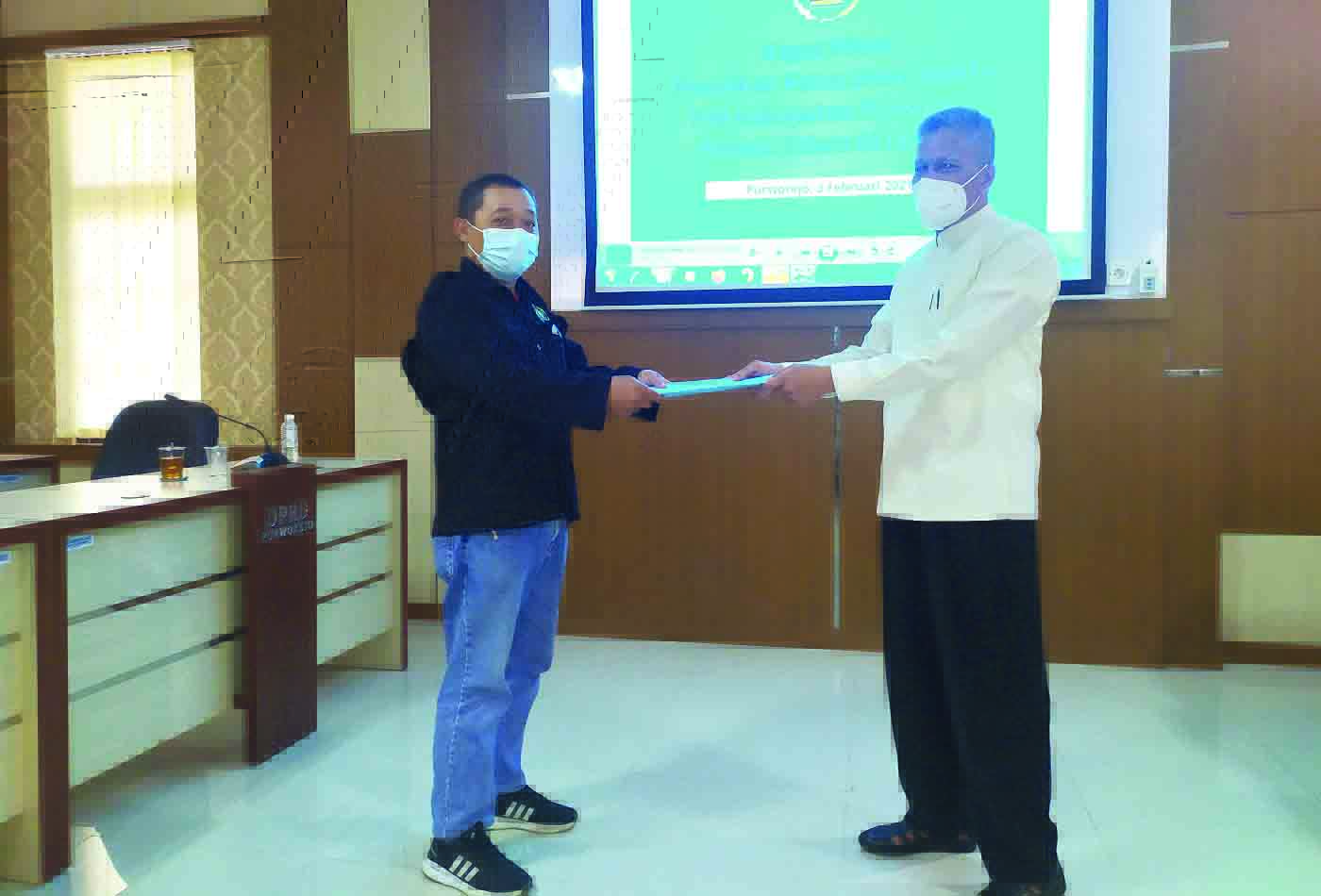 Rapat Pleno Pemilihan Ketua Antar Waktu PWI Kabupaten Purworejo Periode Tahun 2018-2021 di Ruang Rapat DPRD Kabupaten Purworejo, kemarin.