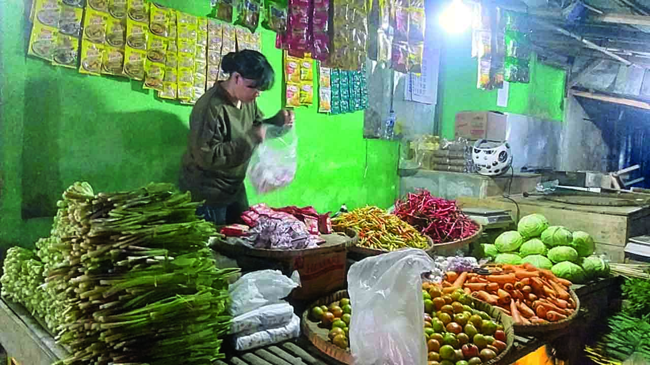 Harga cabai di sejumlah pasar tradisional mengalami kenaikan cukup signifikan akibat cuaca yang menyebabkan turunnya hasil panen.