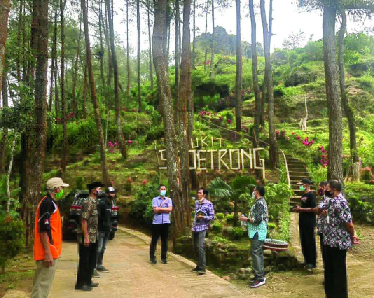 Suasana salah satu wisata alam yang dimiliki oleh Kabupaten Purworejo, yaitu Bukit Siboetrong yang terletak di Desa Pandanrejo, Purworejo.