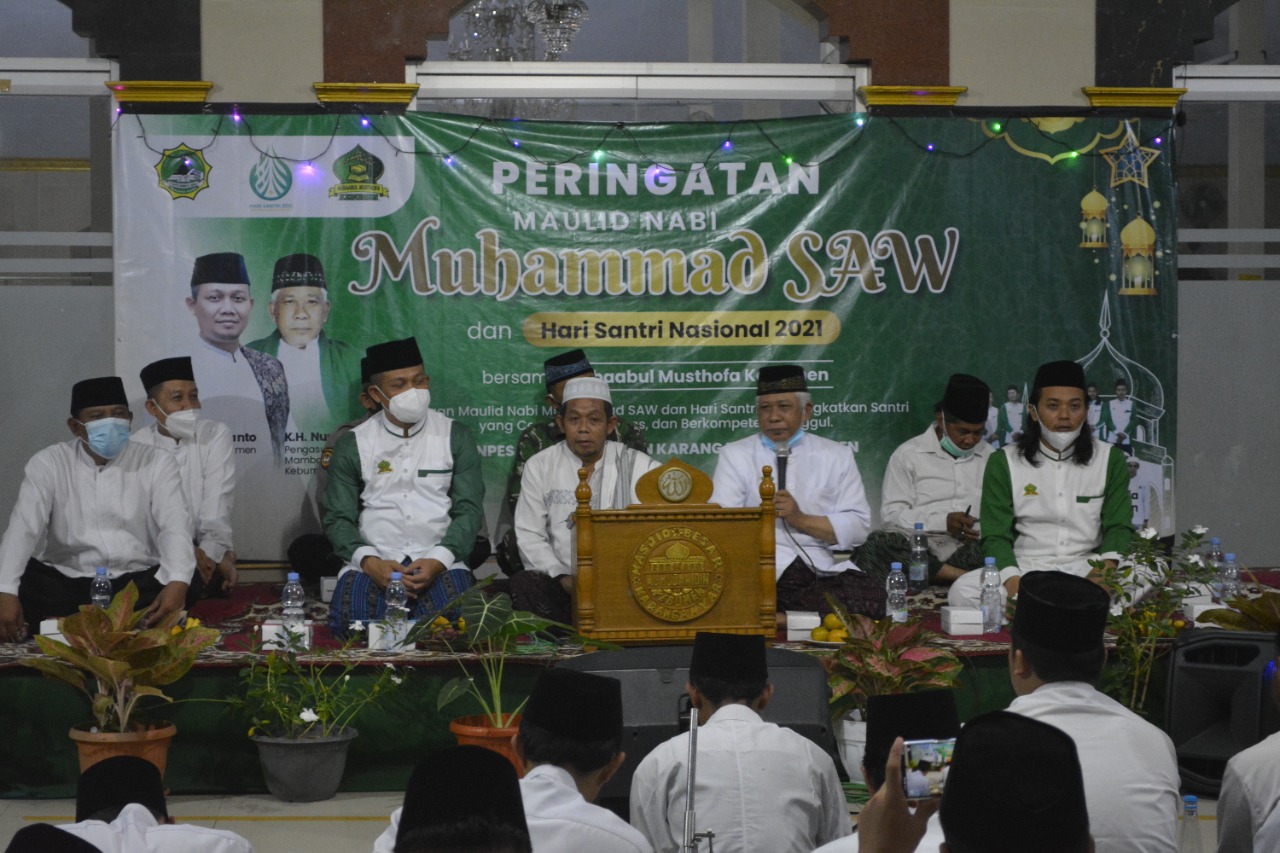 Bupati Kebumen Arif Sugiyanto saat menghadiri Peringatan Maulid Nabi di Pondok Pesantren (Ponpes) Mamba