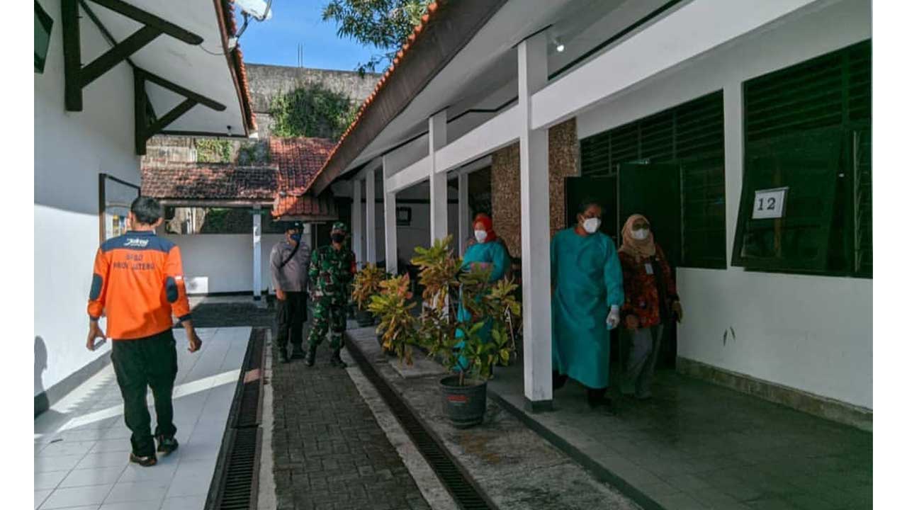 KASUS MELANDAI: Lokasi isolasi terpadu (isoter) Kabupaten Purworejo saat masih menampung pasien. Saat ini sudah kosong. (BPBD PURWOREJO FOR RADAR PURWOREJO)
