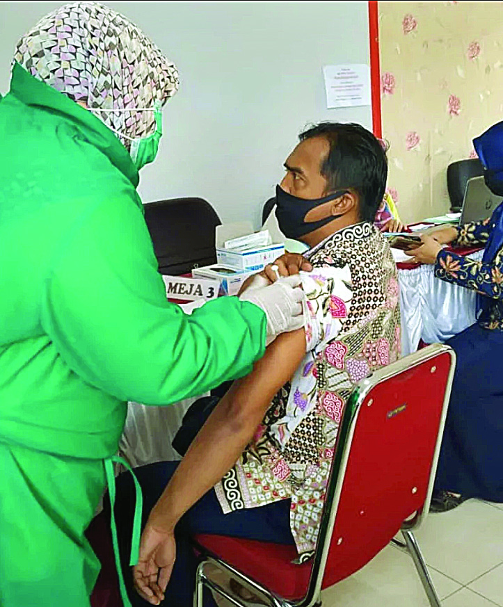 SUNTIK : Pemkab Banyumas terus menggencarkan vaksinasi untuk mengejar target. Selain itu, pemkab juga menargetkan turun level PPKM.