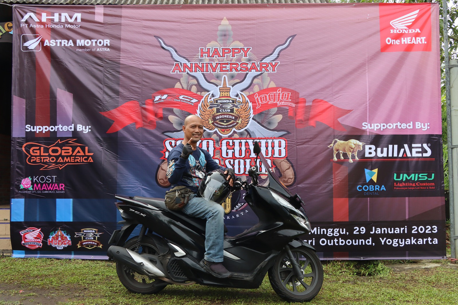 HONDA PCX CLUB INDONESIA: Honda PCX Club Indonesia (HPCI) chapter Jogjakarta sebagai wadah bagi penggemar Honda PCX series menggelar perayaan ulang tahun ke-9. Acara berlangsung di Karangsari Outbound, Pakem, Sleman, Minggu (29/1). (HONDA FOR RADAR JOGJA)