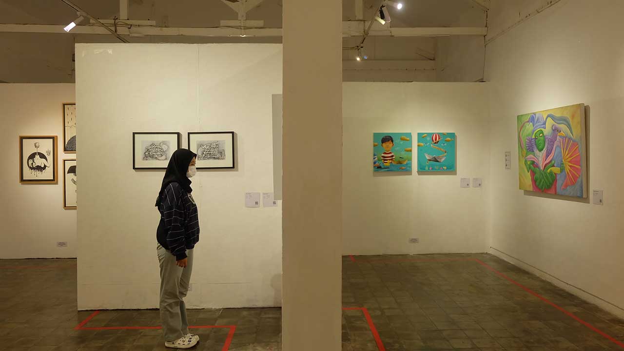 ANTUSIAS: Pengunjung menikmati pameran yang digelar dalam rangka Sulsel Expo Daerah Istimewa Jogjakarta (DIJ) 2023 di Jogja National Museum (JNM) Bloc. Acara berlangsung 16- 22 Maret. (Fahmi Fahriza/Radar Jogja)