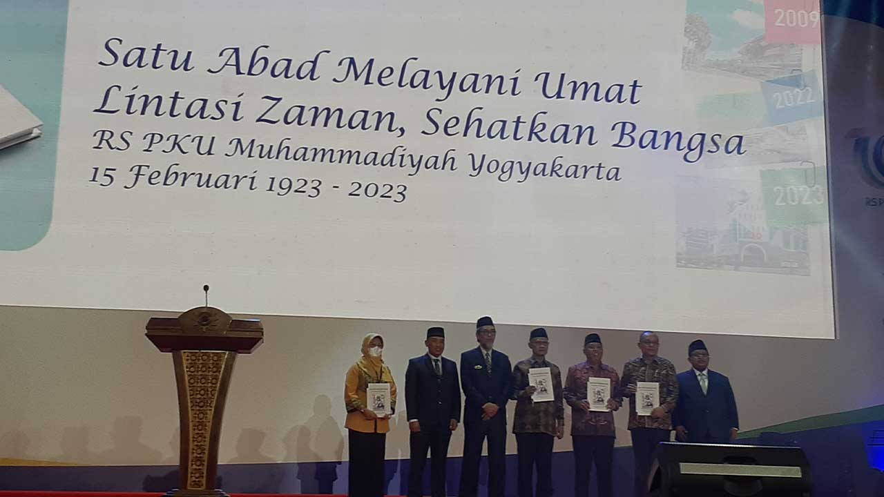 MELAYANI: Resepsi milad yang ke-100 RS PKU Muhammadiyah Jogja dan ke-14 RS PKU Gamping di Sportorium Universitas Muhammadiyah Yogyakarta (UMY), (14/3).(RIZKY WAHYU/RADAR JOGJA)