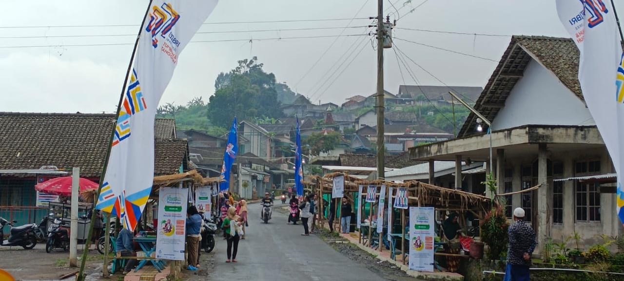 PASAR BARU: Para pemuda karang taruna di Dusun Gogik, Desa Girirejo, Ngablak kembali membuka pasar Ramadan di halaman rumah warga. Nida untuk Radar Jogja