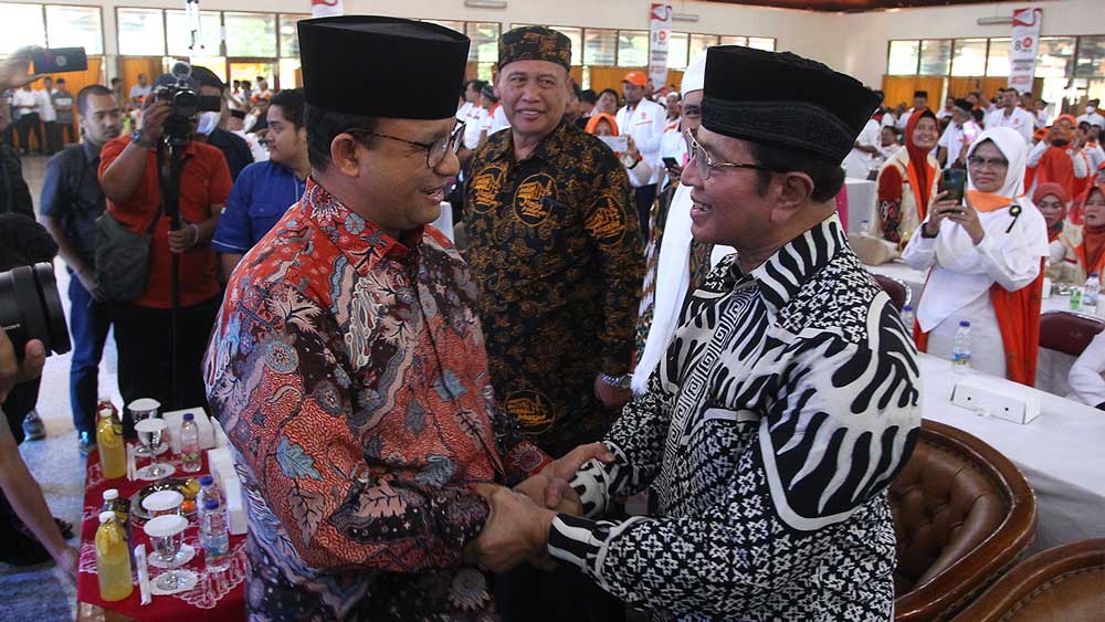 AKRAB: Bakal calon presiden Anies Baswedan menghadiri acara Milad ke-21 Partai Keadilan Sejahtera (PKS) di Grha Wanabhakti Yasa, Kota Jogja, kemarin (18/3). Acara tersebut turut dihadiri ribuan kader PKS dan juga sejumlah perwakilan partai pengusung Anies