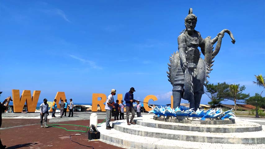 JADI IKON: Salah satu objek wisata andalan Purworejo Pantai Dewaruci mulai dilakukan penataan. Di antaranya dengan merobohkan lapak PKL yang berada di bibir pantai. (Dokumen Dinporapar Purworejo)