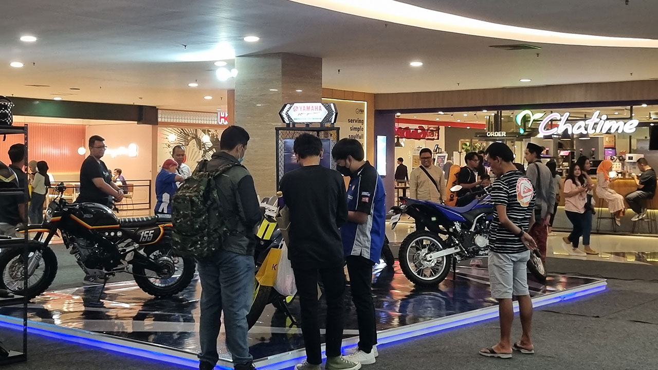 BERAGAM SEGMEN : Berbagai jenis motor dihadirkan dalam Yamaha Classy Exhibition di Pakuwon Mall. Gelaran ini untuk mendorong penjualan segmen Yamaha Classy secara lebih masif(Fahmi Fahriza/radar jogja)