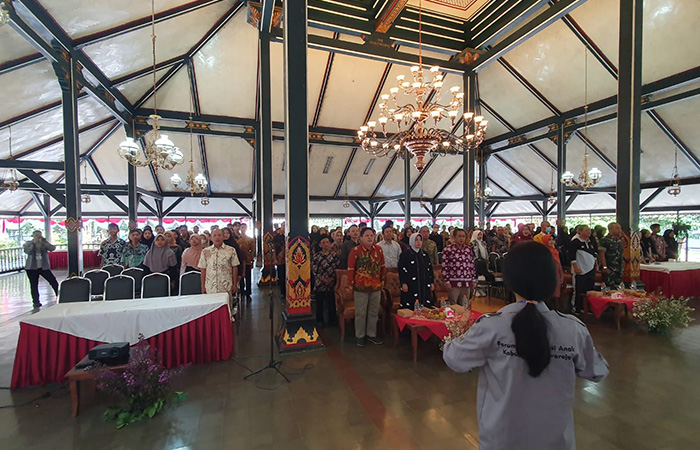 HARI ANAK: Kegiatan Forkare Purworejo saat memperingati HAN 2023 di Pendopo Kabupaten Purworejo pada Minggu (16/7).(JIHAN ARON VAHERA/RADAR PURWOREJO)