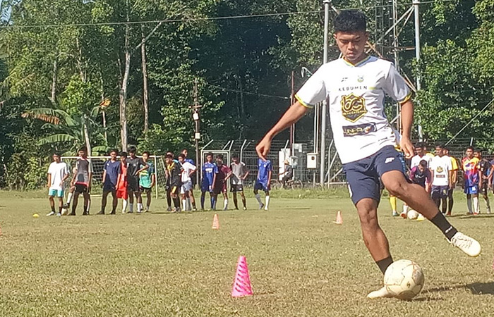 FOKUS : Pemain PS Ebod Jaya menjalani proses latihan, sebelum tampil pada ajang Piala Soeratin.M Hafied/Radar Kebumen