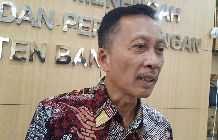 Kepala DKUKMPP Bantul Agus Sulistiyana.(IWAN NURWANTU/RADAR JOGJA)