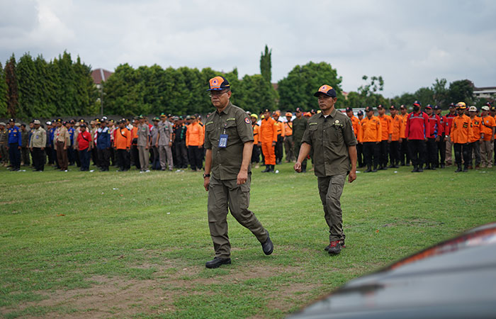 ANTISIPASI: Badan Penanggulangan Bencana Daerah (BPBD) DIJ menggelar apel kesiapsiagaan di Lapangan Kenari Selasa (21/11). Kegiatan ini mengantisipasi potensi bencana selama musim penghujan.Dokumen BPBD DIJ / Radar Jogja 