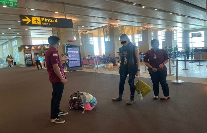 Wanita Rusia  berinisial TG, 39, diusir dari Bali.