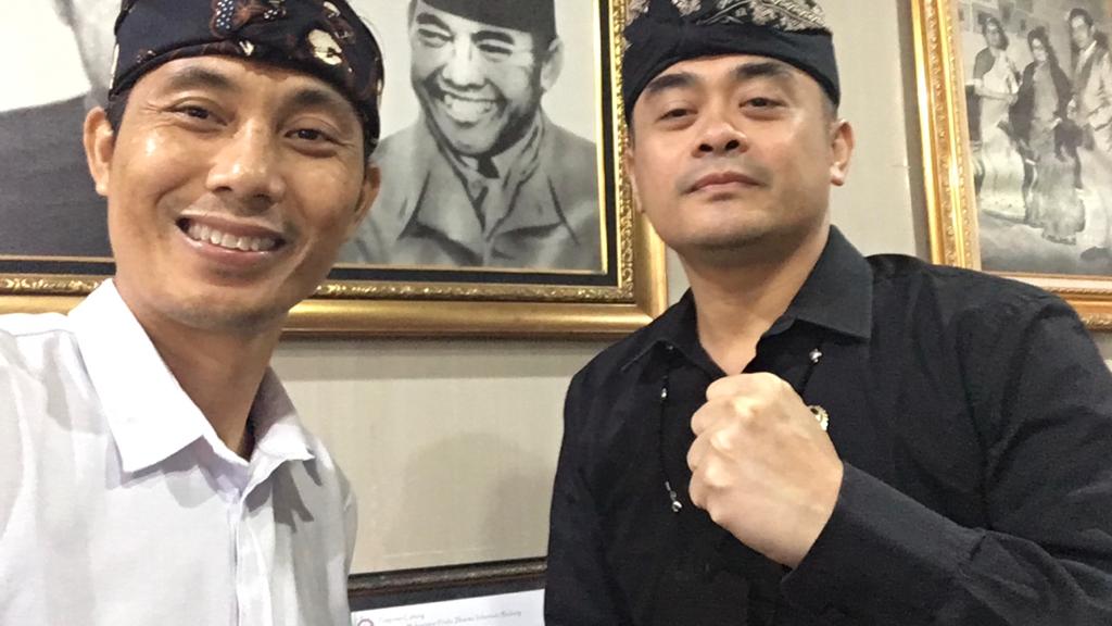 BERI DUKUNGAN: Wakil Ketua Umum Persadha Nusantara, Gede Suardana (kiri), bersama Anggota DPD RI asal Bali, Arya Wedakarna (kanan).