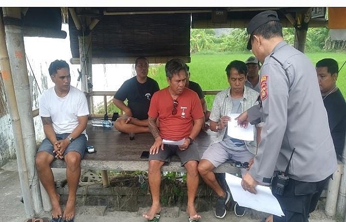 Polisi melakukan sosialisasi langsung terhadap sejumlah sopir taksi di Ubud, Gianyar.