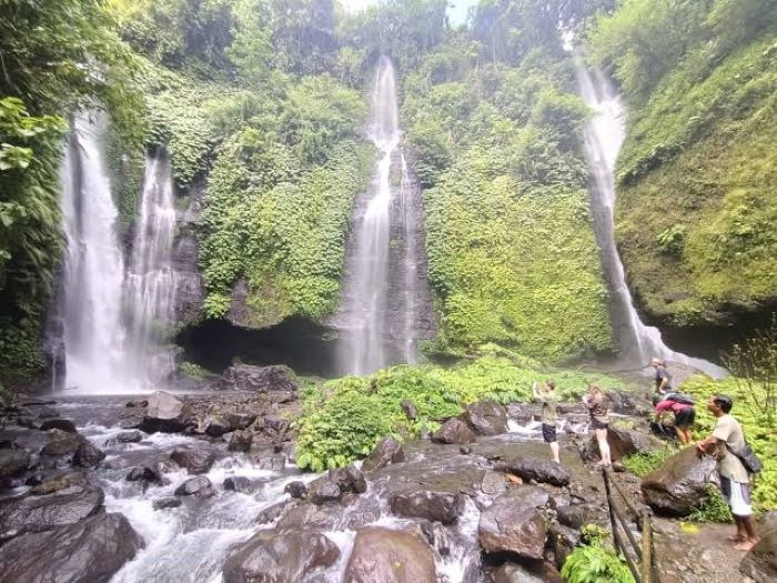 DESTINASI UNGGULAN: Salah satu objek wisata air terjun di Buleleng.