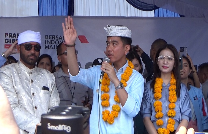 Gibran Rakabuming Raka berpesan kepada pendukungnya di Buleleng untuk fokus meraih kemenangan dalam Pilpres 2024, ketimbang melawan hujatan maupun hoax yang dialamatkan kepadanya.
