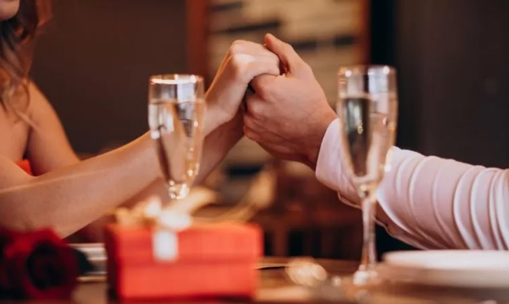 Ilustrasi pasangan sedang kencan.