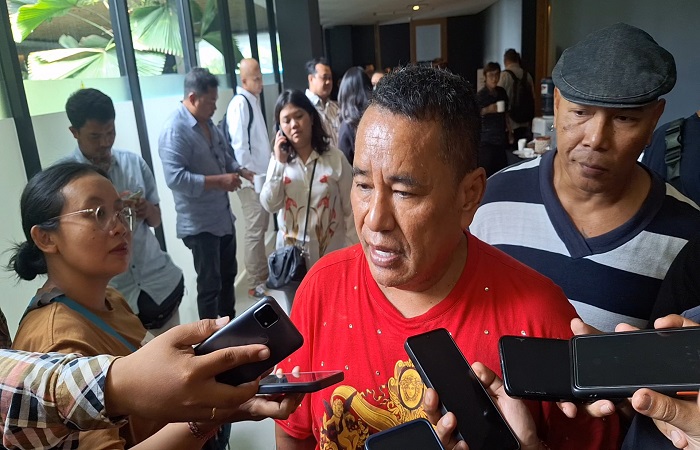 Hotman Paris Hutapea ketika menghadiri rapat pembentukan petisi penolakan pajak hiburan, Senin (15/1) di Berawa, Kuta Utara, Badung.